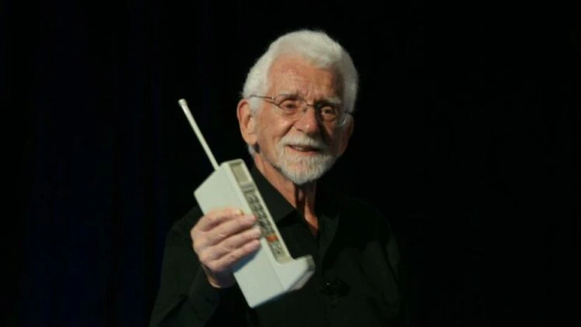 45 de ani de la prima utilizare în public la New York a unui telefon mobil