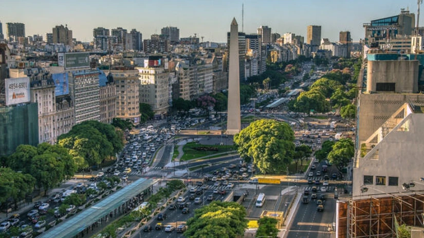 FMI promite să sprijine Argentina după reintroducerea măsurilor de control valutar