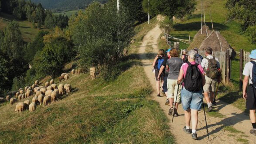 Românii sunt dispuşi să cheltuiască între 200 şi 400 lei de persoană pentru o mini-vacanţă de Paşte