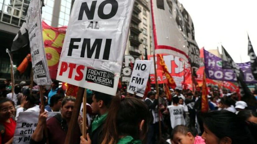 Argentina: Zeci de mii de persoane au manifestat contra măsurilor de austeritate şi FMI
