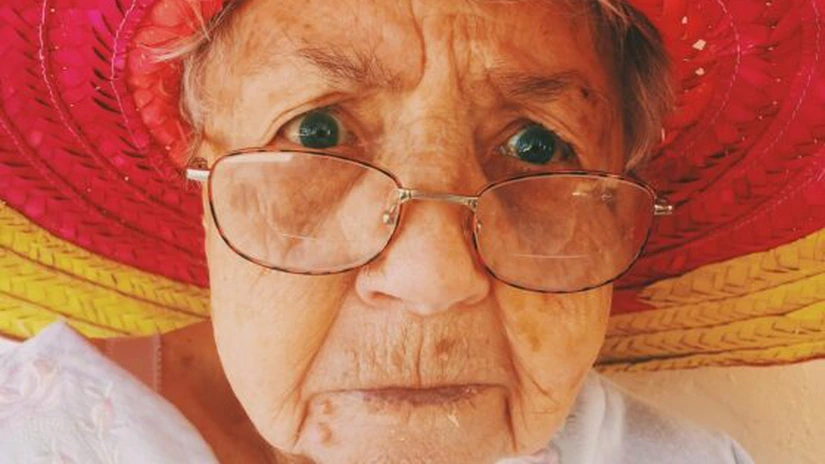 Firea continuă seria de vouchere gratuite: pensionarii primesc 250 de lei pentru ochelari