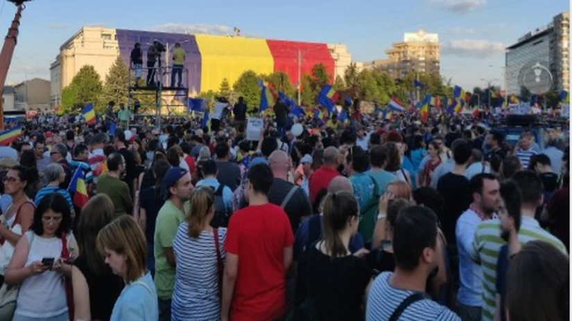 Protest Piaţa Victoriei: peste 6.000 de persoane la protestul din Bucureşti