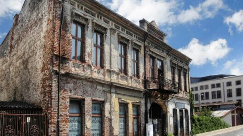 Un ansamblu arhitectural construit în secolul 19 este scos la vânzare. Iată de la ce preţ porneşte licitaţia