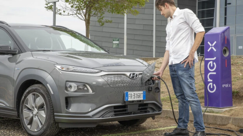 Enel a prezentat un nou concept de staţii de încărcare electrice smart cu care va împânzi Italia. Are în plan instalarea a 14.000 până în 2022