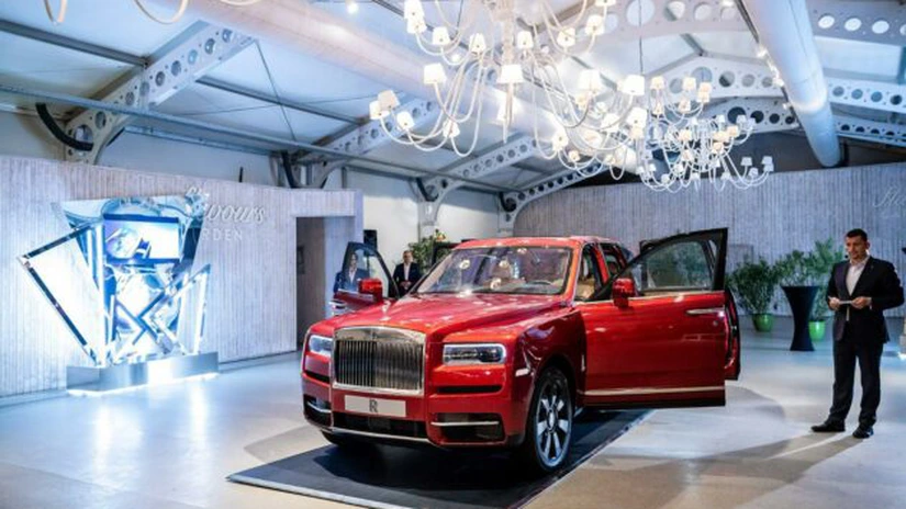 Rolls Royce Cullinan, oficial în România. Care este preţul de pornire