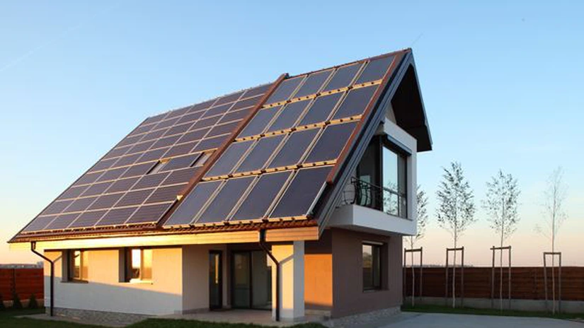Statul a finanţat 44.000 de soluţii alternative de încălzire instalate în locuinţele românilor. Ghidul pentru panouri fotovoltaice tot nu e gata