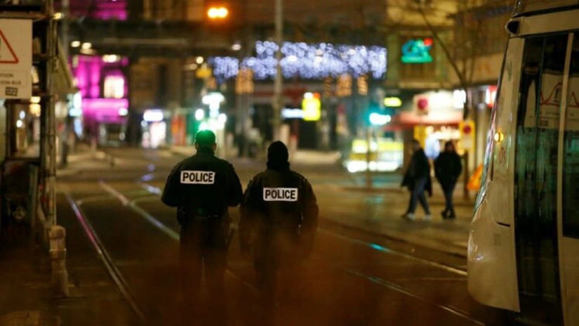 Trei morţi şi 12 răniţi în atacul terorist de la Strasbourg. Franţa trece la nivelul 