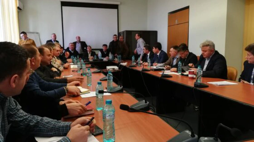 Greva minerilor din Oltenia s-a extins, ministrul Energiei discută acum cu angajaţii. România importă energie, dar are noroc că bate vântul