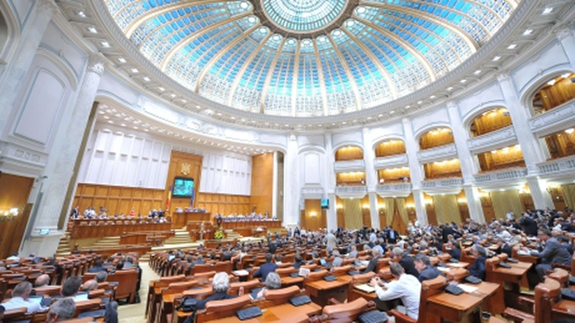 Parlamentul dezbate astăzi moţiunea de cenzură a opoziţiei. Este nevoie de 233 de voturi favorabile pentru ca Guvernul să cadă