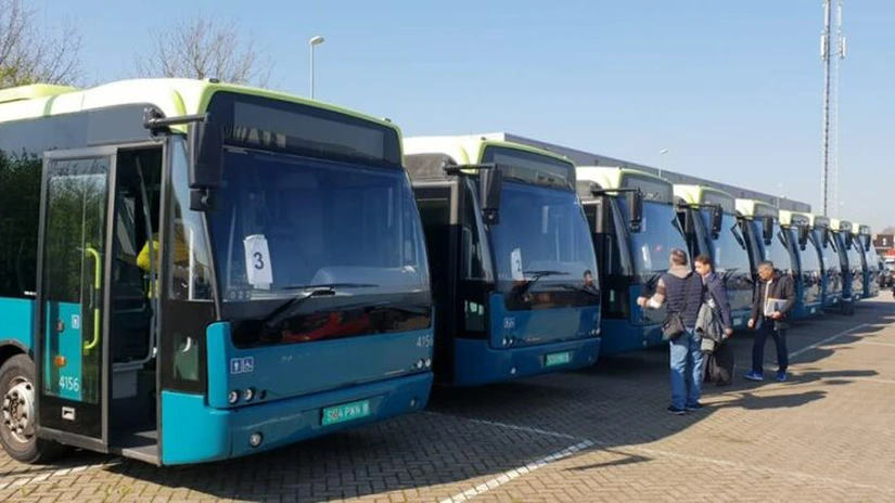 Pandele intră de sâmbătă cu autobuzele de la olandezi pe cinci rute Bucureşti – Ilfov. Călătoria costă 1,5 lei