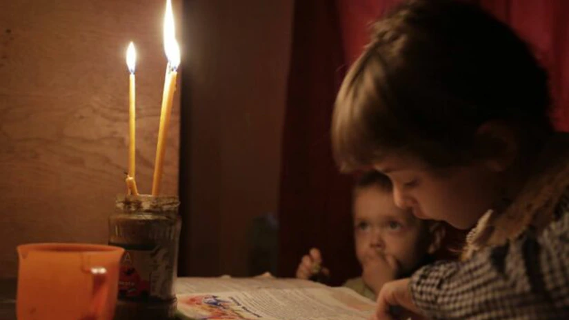 Interes ZERO. Niciun primar nu vrea să pună, pe banii Guvernului, panouri fotovoltaice în cele 7.000 de locuinţe izolate care nu au curent