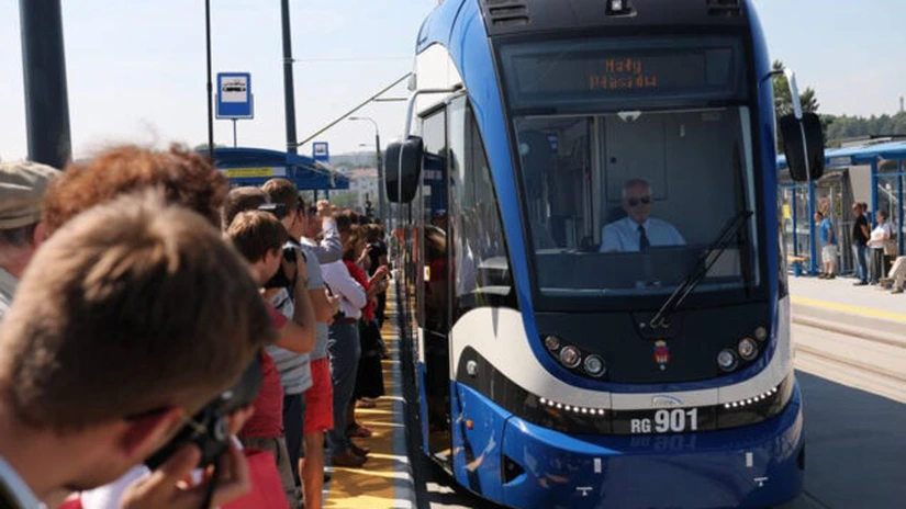Tramvaie noi în Iaşi: polonezii de la Pesa şi turcii de la Bozankaya se luptă pe un contract de 30 milioane de euro