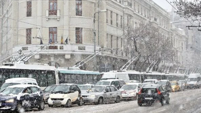 Firea: În Bucureşti se circulă în condiţii de iarnă