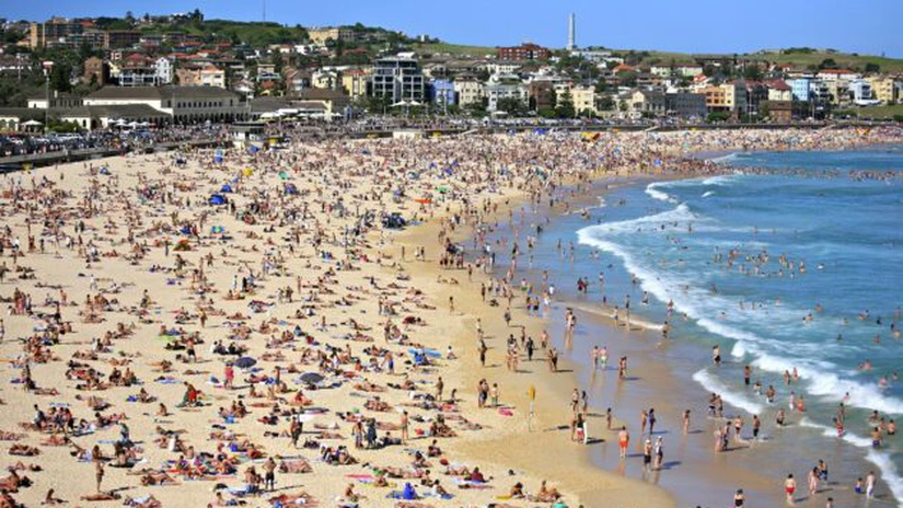 Australia închide celebra plajă Bondi Beach, după ce mii de oameni au ignorat avertismentele autorităților și s-au strâns pe ea