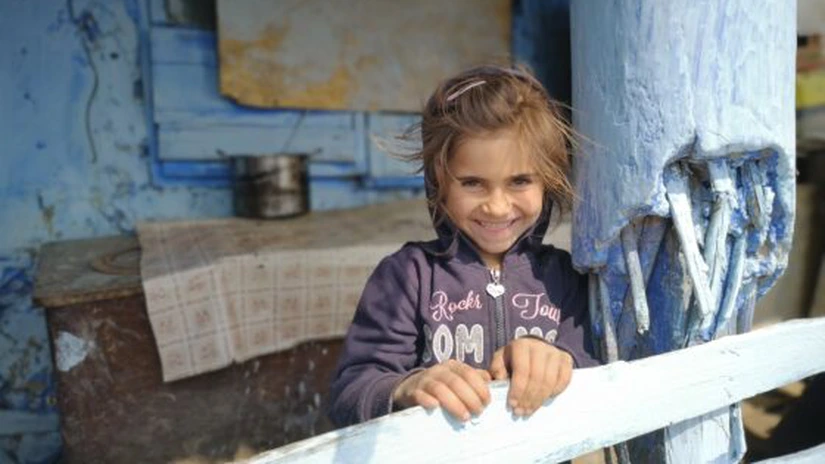 World Vision România donează pachete cu alimente, rechizite şi produse de igienă către 7800 de copii şi părinţi din mediul rural