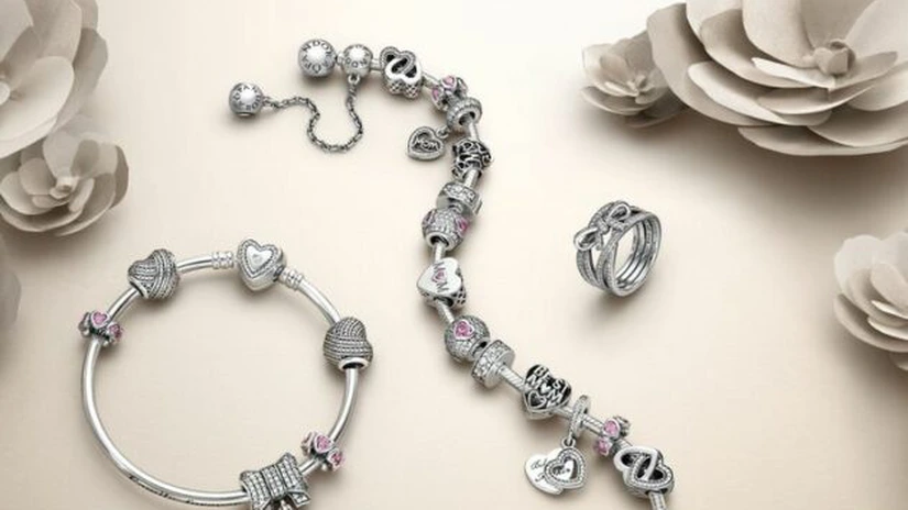 Pandora, cel mai mare producător mondial de bijuterii, va folosi doar aur şi argint reciclat
