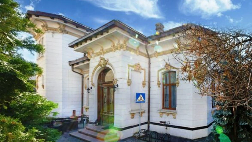 Sotheby's International Realty vinde trei comori ale arhitecturii trecutului cu o reducere totală de aproape 450.000 de euro