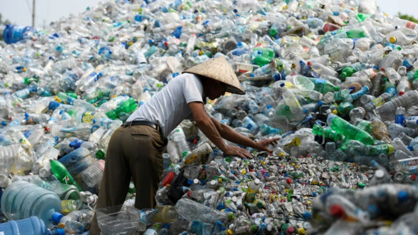 China interzice importul tuturor tipurilor de deşeuri solide începând din 2021