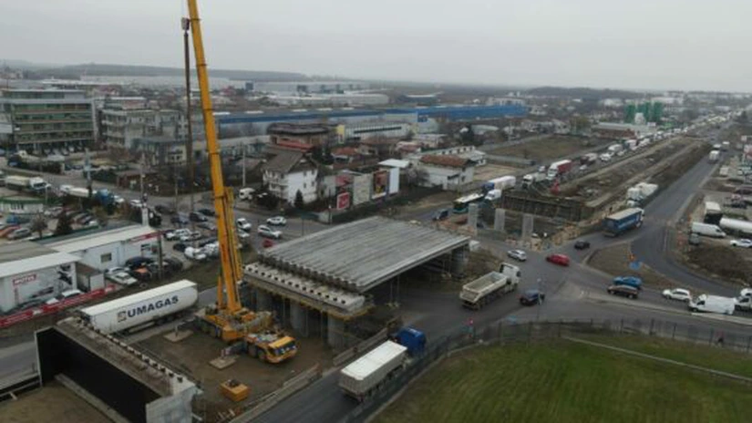 Pasajul Mogoșoaia: Ultima zi de lucru din 2020 pe șantier. A fost finalizată montarea grinzilor pe primele două deschideri VIDEO