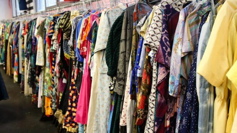 Blocajul lanțurilor de aprovizionare din SUA va duce la creșterea vânzărilor magazinelor de haine second-hand