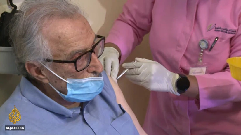 Qatar și Dubai au început campaniile de vaccinare împotriva noului coronavirus
