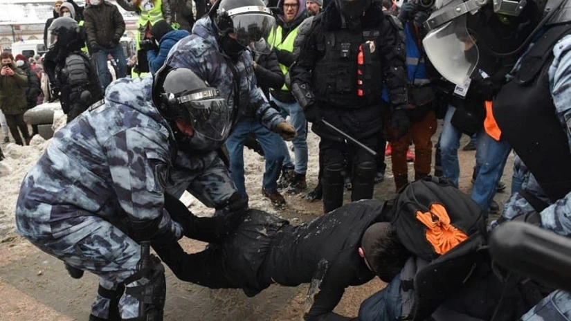 Proteste în Rusia: peste 5.000 de persoane arestate. Un bărbat şi-a dat foc în centrul Moscovei. Reacţiile comunităţii internaţionale