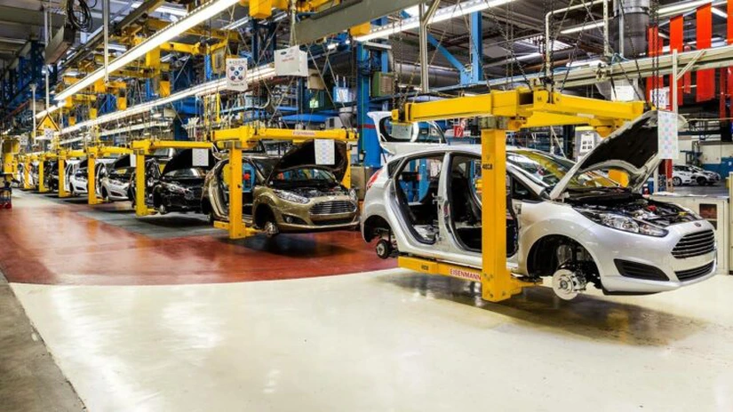 Ford reduce din nou producția mai multor fabrici din Europa din cauza crizei de semiconductori. Efecte și la Craiova