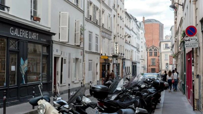 Primăria din Paris studiază impunerea unor tarife de parcare pentru motociclete și scutere