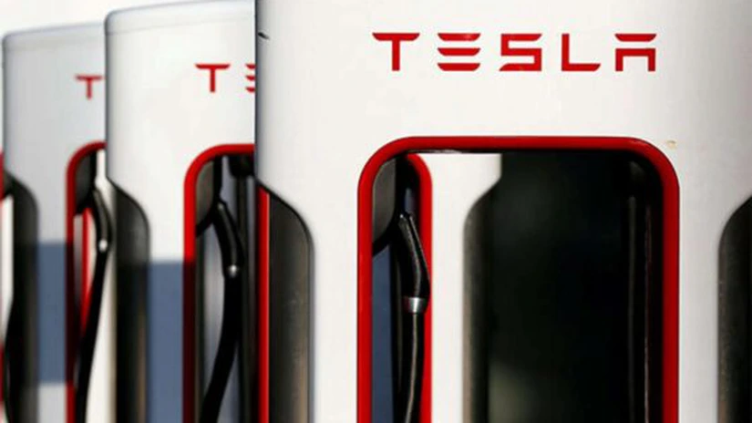 Primul Supercharger Tesla din București a devenit funcțional