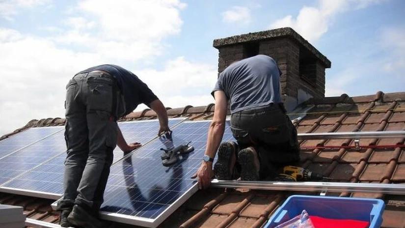 ANRE: Prosumatorii cu instalaţii de până la 200 kW vor fi compensaţi cantitativ