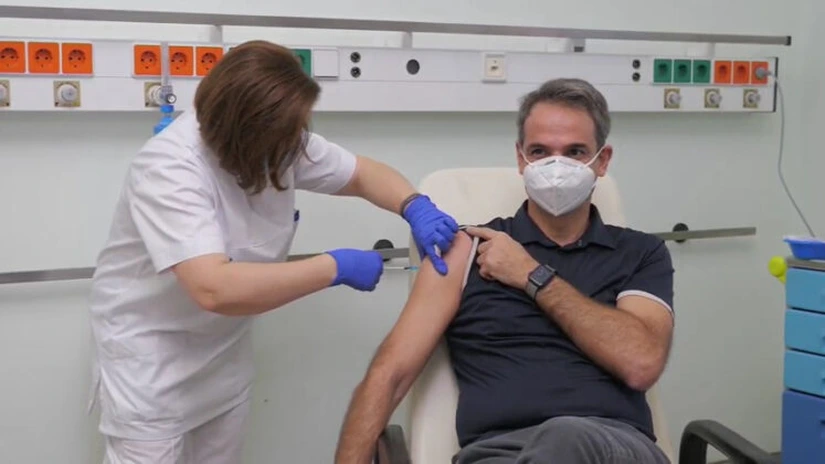 Grecia permite începând de sâmbătă vaccinarea împotriva COVID-19 a tuturor adulților de peste 30 de ani