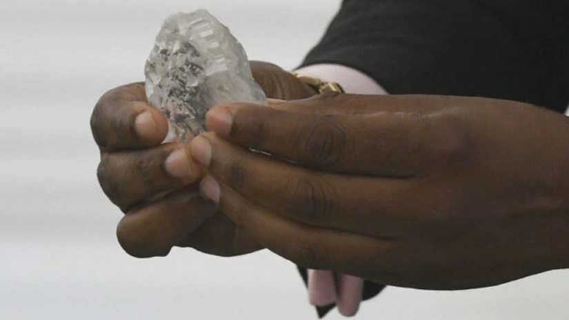 Un enorm diamant brut a fost descoperit în Botswana. Piatra 