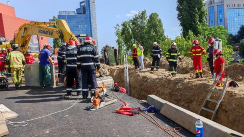 Update2: Unul dintre muncitori a fost găsit decedat. Un mal de pământ s-a prăbușit peste mai mulți muncitori care lucrau la un șantier din București