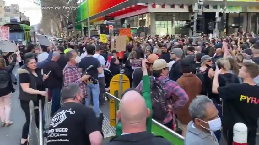 Mii de oameni au protestat în Australia împotriva vaccinării obligatorii