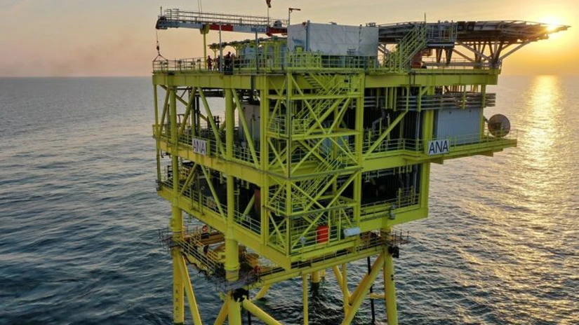 A fost instalată în larg platforma de producție a gazelor Ana, prima platformă construită și instalată în Marea Neagră românească în ultimii 30 de ani (VIDEO)