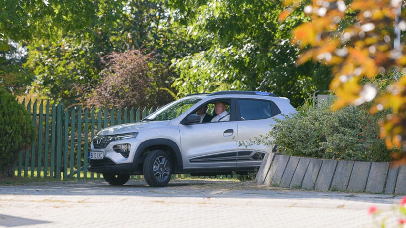 Iohannis, după un test drive cu noul model Duster: O maşină modernă şi se conduce foarte bine