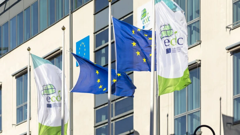ECDC consideră că nivelul riscului ca noua tulpină COVID-19 să se răspândească în Europa e de la ridicat la foarte ridicat