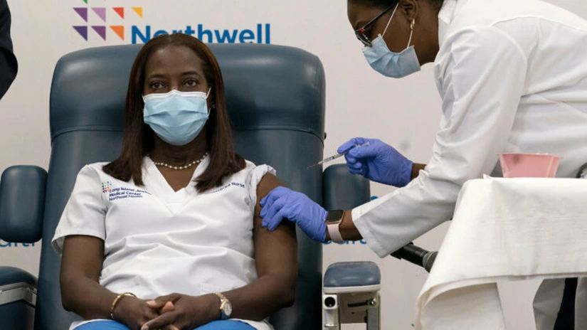 Primăria New York acordă câte 100 de dolari persoanelor care se vaccinează cu doza booster