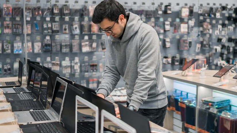 Anunţ îngrijorător pentru cei care doresc de Crăciun un laptop sau tabletă: constrângerile legate de aprovizionare şi creşterile de costuri vor continua în ultimul trimestru