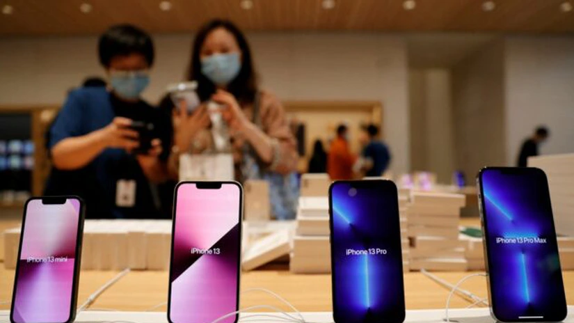 Apple a devansat Samsung și a redevenit lider pe piața de smartphone-uri la finele anului trecut