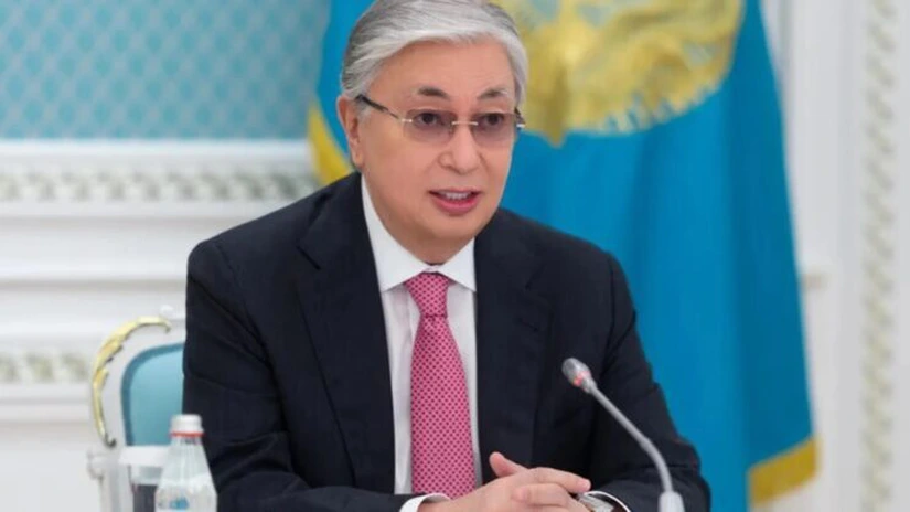 Președintele Kazahstanului a redus din prerogativele predecesorului său, care e văzut drept principalul personaj vizat de protestele violente din ianuarie