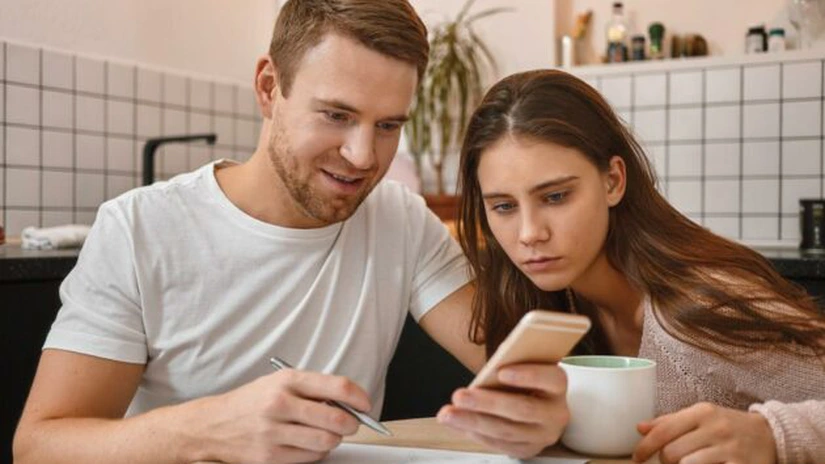 Platforma digitală care ajută românii plecați în străinătate să-și recupereze în medie 1250 de euro pe an din taxele plătite