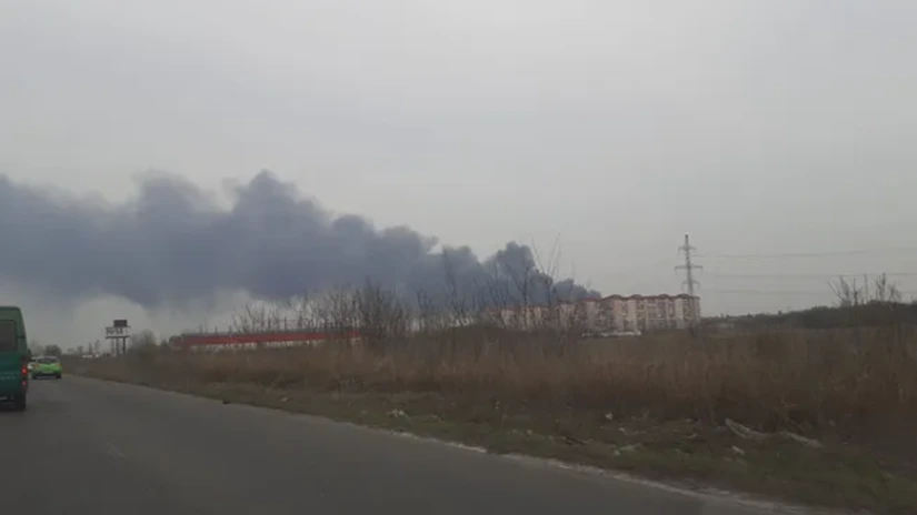 Update: Traficul pe Centura Bucureștiului a fost reluat. Incendiul a fost localizat. Un incendiu puternic a izbucnit la un centru REMAT de reciclare a deșurilor din localitatea Glina
