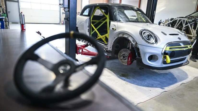 Modelul Mini Electric de competiție, dezvoltat în România, trece la versiunea Evo