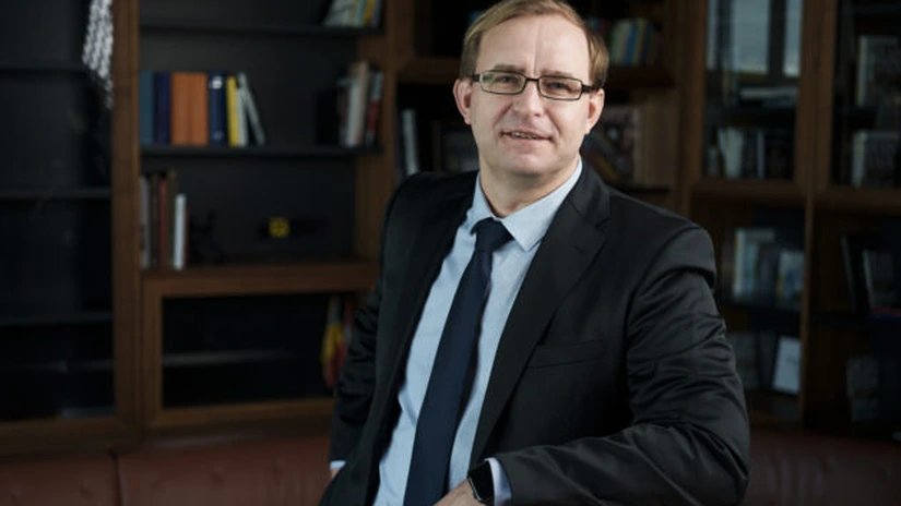 Zdenek Romanek preia oficial mandatul de CEO al Raiffeisen Bank România
