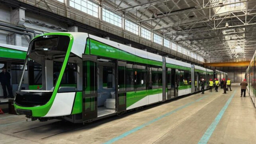 Primul tramvai nou de la Arad ajunge marţi în București - VIDEO