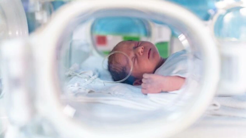 Mamele din categorii defavorizate vor primi tichete sociale electronice pentru nou-născuţi, în valoare de 2.000 de lei