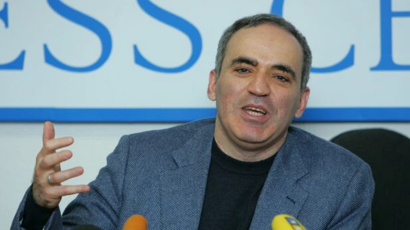 Garri Kasparov cere puterilor internaţionale să arunce Rusia 