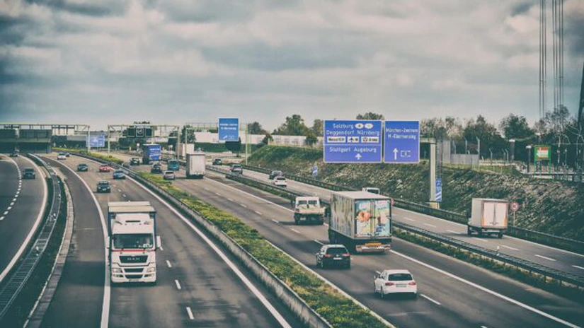 IEA propune reducerea vitezei de circulaţie pe autostrăzi şi telemunca, pentru scăderea consumului de petrol