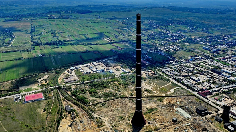 Cel mai înalt coș de fum din România ar putea fi amenajat pentru turiști. O parte din fostul combinat Cuprom din Baia Mare se transformă în parc fotovoltaic